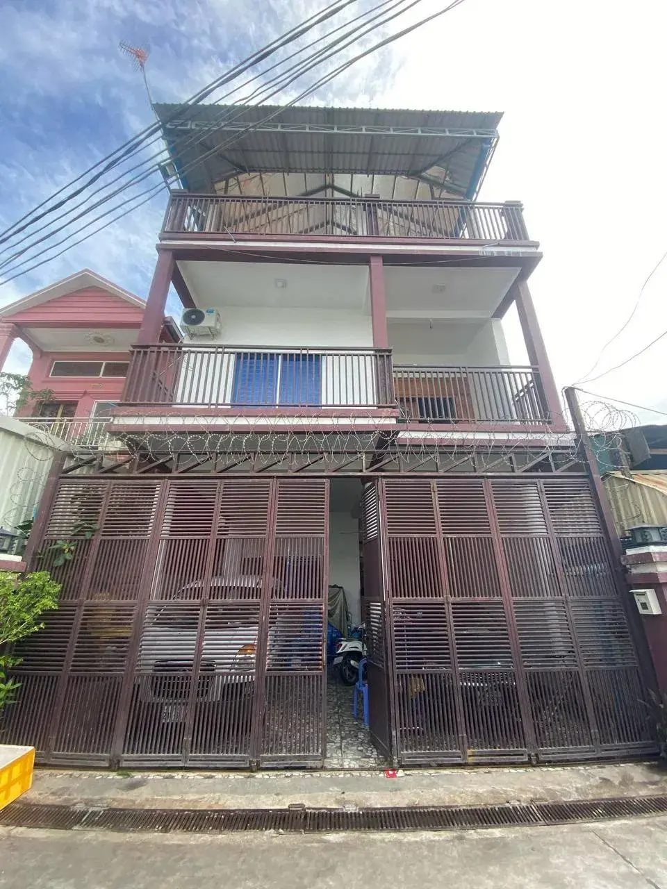 Ordinary house or business house